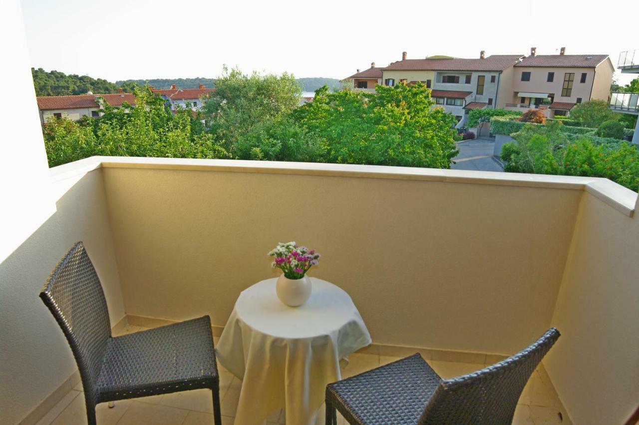 Apartments Cezar Vinkuran Esterno foto