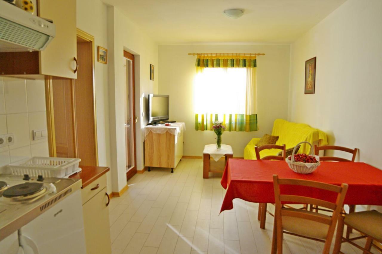 Apartments Cezar Vinkuran Esterno foto